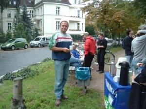 Pause beim Laubsammeln am Branitzer Platz